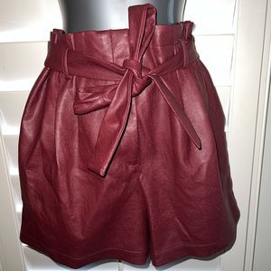 Burgundy high wasted shorts BCBG Fall/Winter